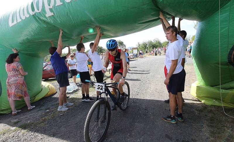 Hazmburk X offroad triatlon se konal v sobotu 6. srpna v obci Klapý.