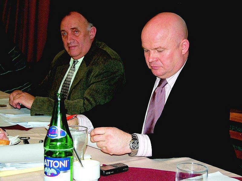 Místostarosta Lovosic Vladimír John (vpravo), vedle něj sedí starosta města Jan Kulhánek. 