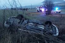 Auto havarovalo u Libochovic a skončilo v potoce.