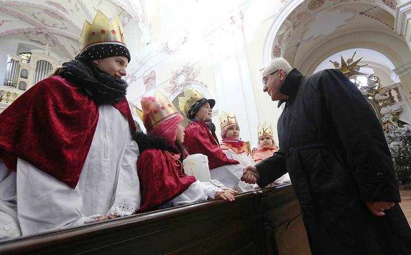 Tříkráloví koledníci dostali požehnání od biskupa Jana Baxanta.