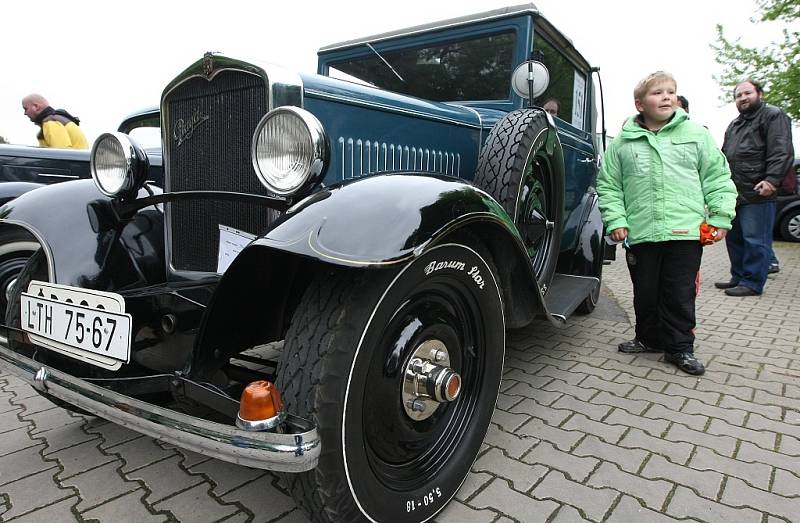 Tradiční závody veteránu v rámci Autosalonu na Zahradě Čech