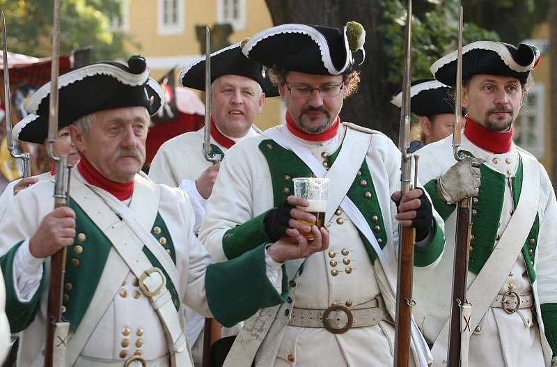 Josefínské slavnosti 2013, sobota dopoledne - slavnostní přehlídka vojsk