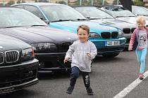 Sraz krásných a silných aut BMW se uskutečnil v sobotu v autobazaru Reinhart u Podsedic na Litoměřicku.