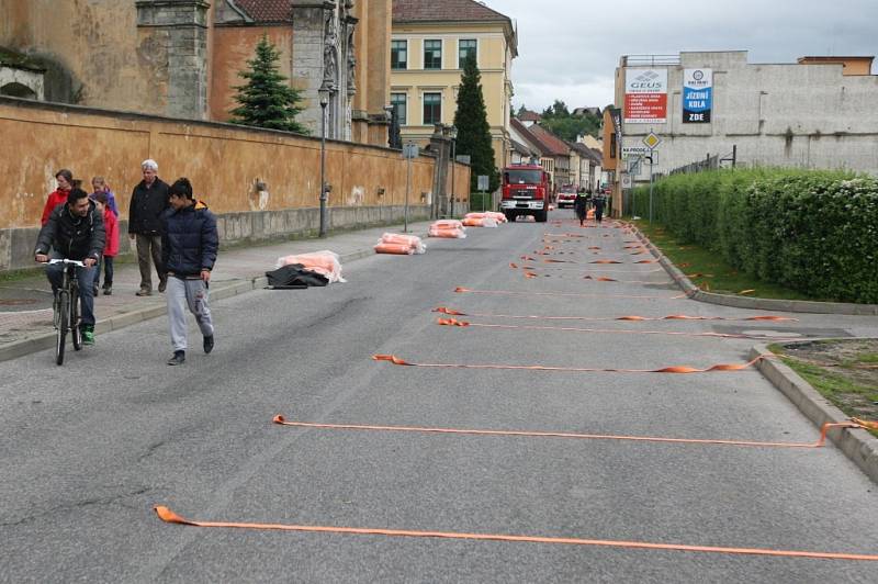 Přípravy na velkou vodu v Roudnici nad Labem