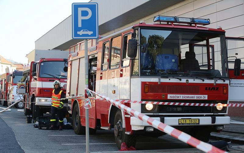 Na litoměřickém zimním stadionu proběhlo cvičení na téma úniku čpavku z chladícího systému