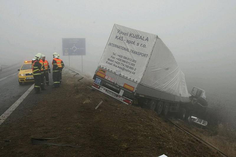 Nehoda u Lukavce, pondělí 14.11. 2011.