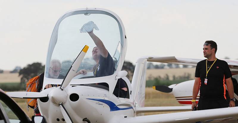 Letecký den Memorial Air Show 2019 v Roudnici nabídl také v neděli pestrý program