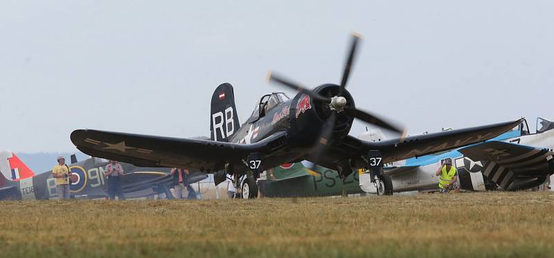 Letecký den Memorial Air Show 2019 v Roudnici nabídl také v neděli pestrý program