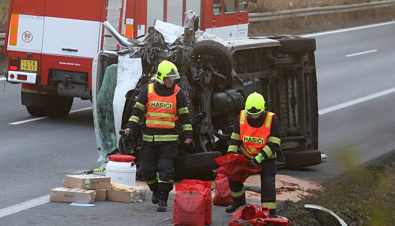 Tragická dopravní nehoda na dálnici D8 u Lukavce. Archivní foto. 