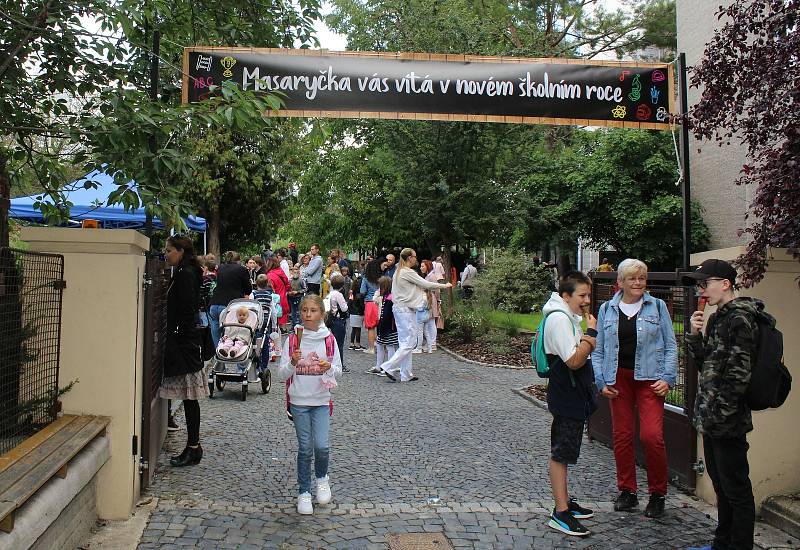 Slavnostní přivítání prvňáků na Masarykově základní škole v Litoměřicích.