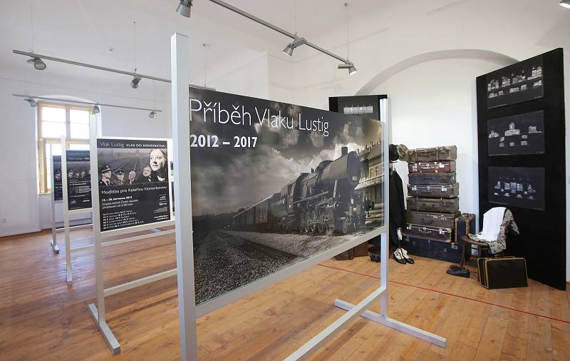 Nové výstavní prostory v Dělostřeleckých kasárnách v Terezíně otevřelo Centrum studií genocid