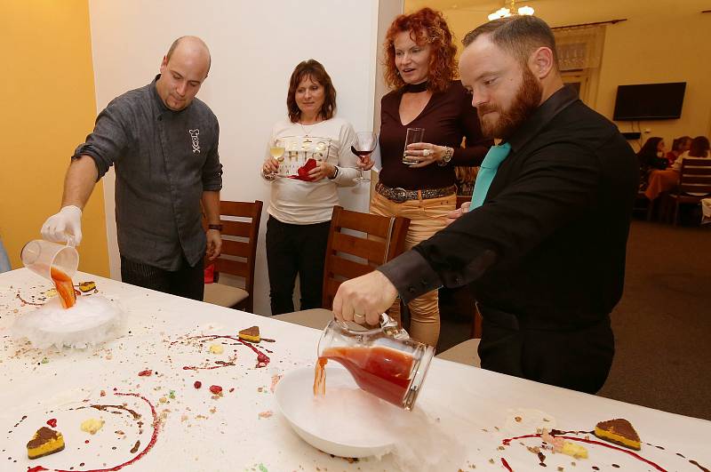 Studenti litoměřické Střední školy pedagogické, hotelnictví a služeb předvedli kuchařskou show.