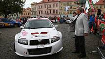 Slavnostní start 1. ročníku Rally České středohoří na Mírovém náměstí v Litoměřicích.