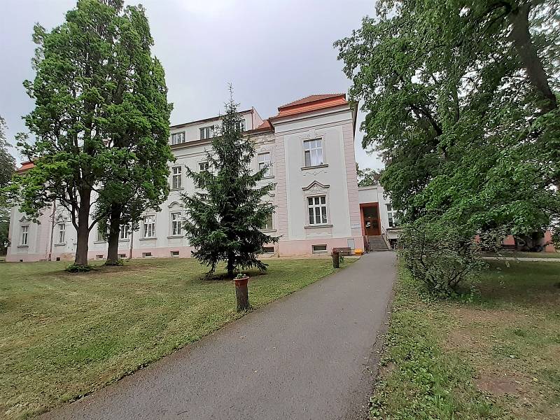 Areál psychiatrické nemocnice v Horních Beřkovicích.