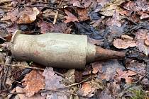 Cvičnou protitankovou střelu RPG-75 našel houbař za obcí Skalice.
