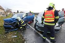 K vážné nehodě dvou aut došlo 21. listopadu u Nových Kopist