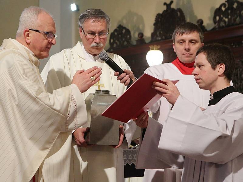 Žehnání olejů v katedrále sv. Štěpána