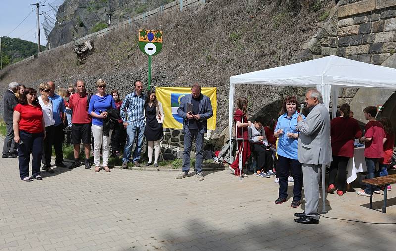 Novou třicet kilometrů dlouhou stezku se šestnácti zastaveními slavnostně představili starostové obcí sdružených v Mikroregionu Porta Bohemica, skrze které cesta vede.