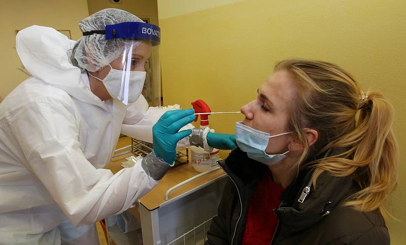 Ve středu 16. prosince začalo dobrovolné a bezplatné testování na koronavirus za pomoci antigenních testů. Nemocnice Litoměřice