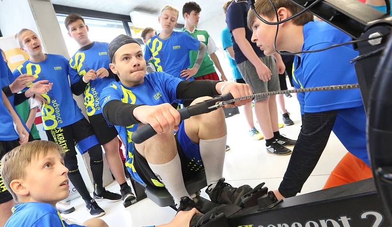 V račické Labe aréně proběhla ve čtvrtek akce Česko vesluje pro základní školy. Závodilo se ve štafetě na veslařských trenažérech.