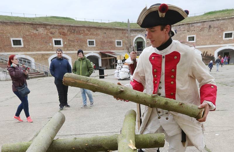 Slavnostní otevření pevnosti v Terezíně provázely pohádkové postavy 