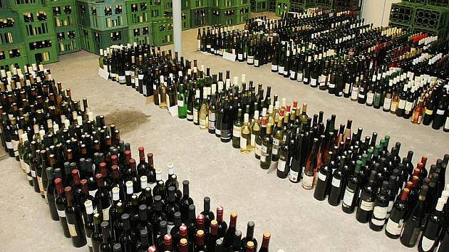 JSOU NA MÍSTĚ. Přihlášená vína do tradiční jarní soutěže a výstavy Vinařské Litoměřice dorazila v uplynulých dnech do Litoměřic.