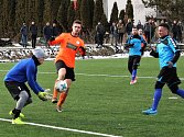 Fotbalisté Štětí (v modrém) zvítězili v zimní přípravě v Roudnici 3:0. Foto: Deník/Ladislav Pokorný