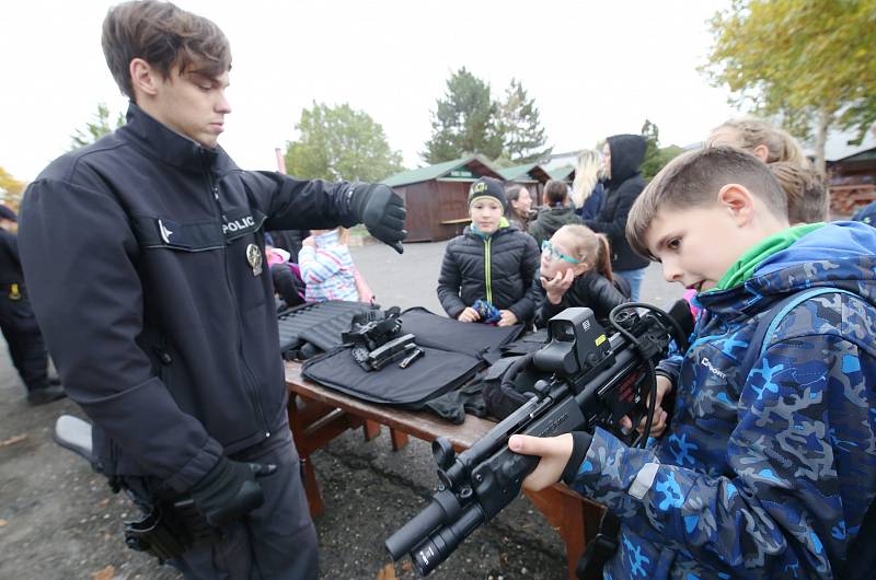 Policie ve spolupráci se Zdravím městem a složkami IZS pořádala akci pro děti z pátých tříd základních škol v Litoměřicích