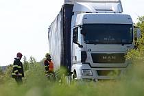 Dopravní nehoda kamionu D8 u Vrbičan.