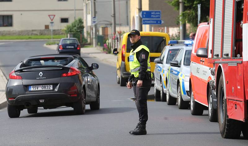 Hasiči, záchranáři a policisté cvičili v Křešicích kontakt s nakaženým smrtelnou ebolou