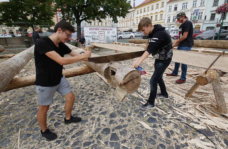 Budoucí tesaři ze střední školy z Krásného Března si přijeli zatesat do Litoměřic