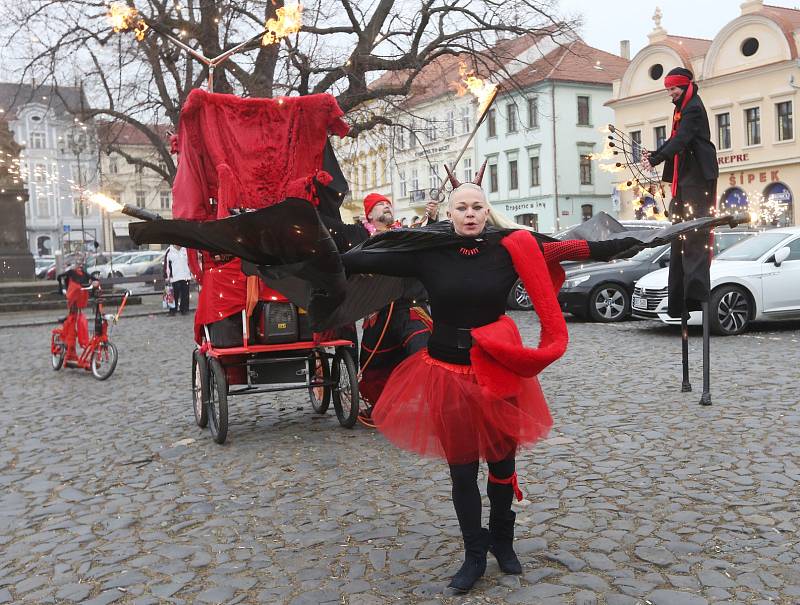 Herci na litoměřickém náměstí poutali na loutkový divadelní festival.