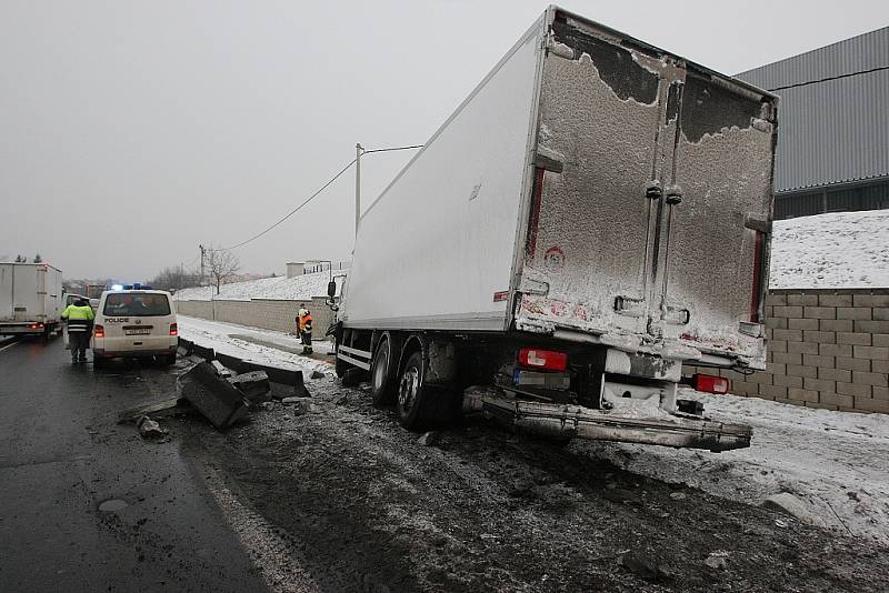 Nehoda kamionu v Lovosicích.