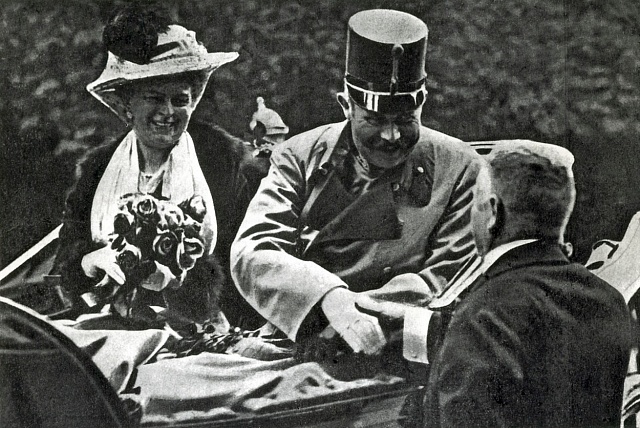 Arcivévoda Ferdinand s chotí Žofií chvilku před atentátem