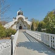 Kostelík v Rupite v Bulharsku postavený na památku Vangy