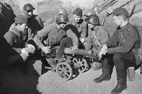 Sovětští vojáci Krymského frontu, duben - květen 1942.