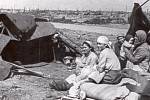 U Stalingradu - lidé v přístřešcích 1944