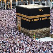 Svatá Kaaba je centrem islámu, nachází se v Masjid Al Haram v Mekce.
