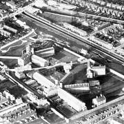 Věznice Mountjoy v Dublinu, jak vypadala v roce 1973, kdy z ní vrtulníkem uprchli tři vězňové