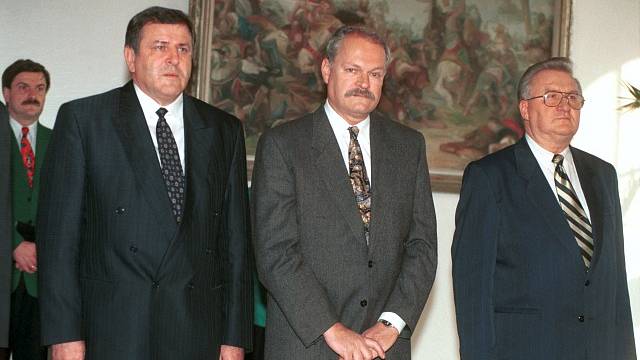 Zleva Vladimír Mečiar, Ivan Gašparovič a Michal Kováč. Mečiar později omilostnil lidi, spojené s únosem Kováčova syna