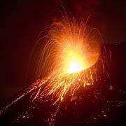 vulkán Anak Krakatoa, přímý pozůstatek Krakatoy