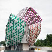 Budova Franka Gehryho Loď v pařížském Boulognském lesíku