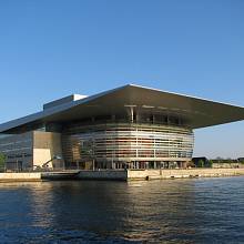 Kodaňská královská opera patří mezi nejmodernější operní scény na světě. Její stavba byla dokončena v roce 2004.