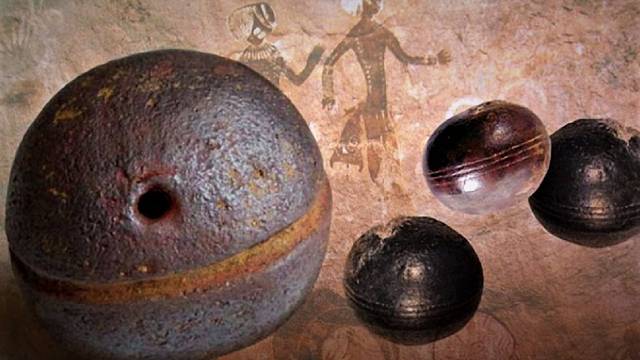 Klerksdorpské koule jsou malé předměty kulovitého až diskovitého tvaru, které shromáždili horníci ve starých ložiscích pyrofylitu v Jižní Africe.