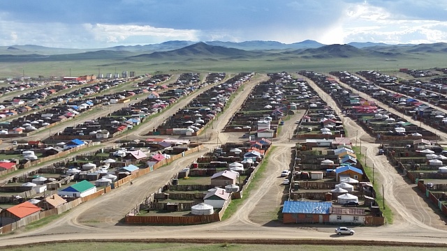 Typická rozlehlá předměstí mongolských měst