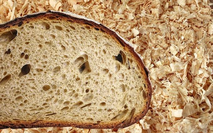 V době hladomoru se chleba pekl i z pilin.