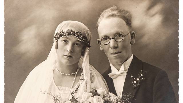 Svatební fotografie německého páru z roku 1920