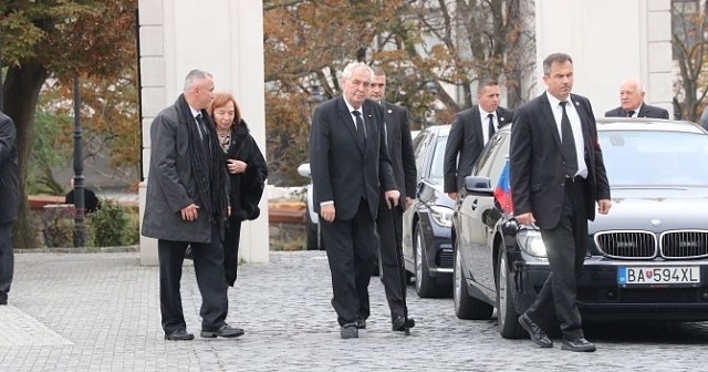 Zeman s Klausem na pohřbu slovenského exprezidenta Kováče