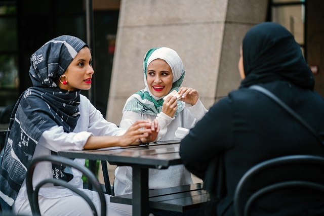Dotyk - Jak se ve skutečnosti chovají muslimové k ženám? Naše představy  jsou zkreslené