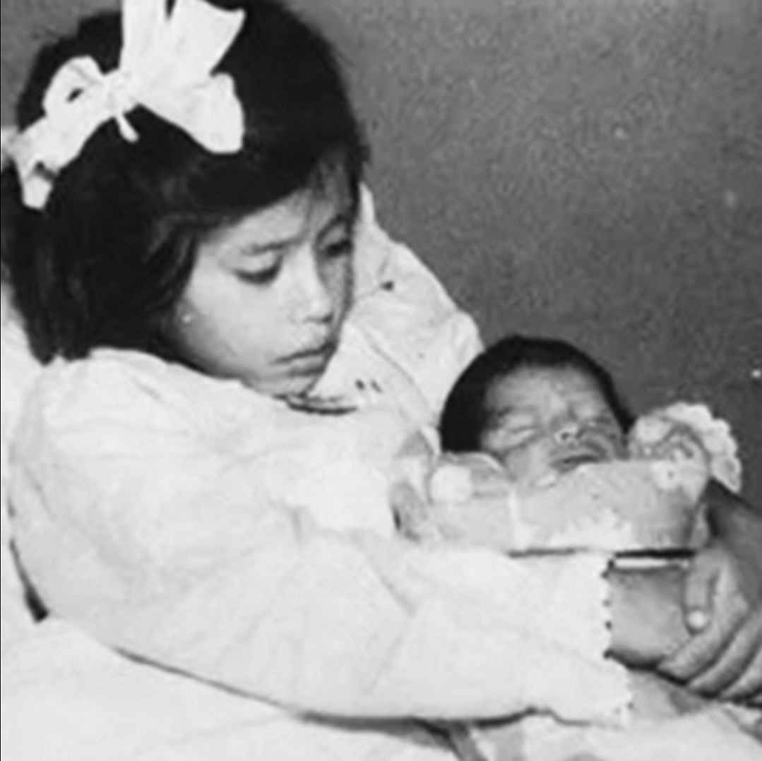 Lina Medina se svým synem Gerardem.